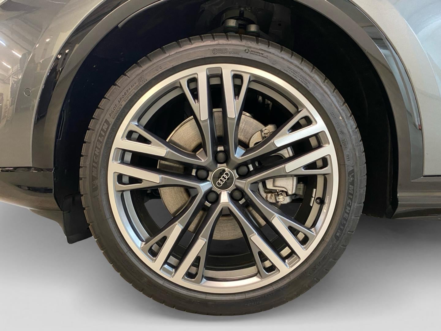 Bild über Audi Q5 Sportback e-hybrid edition one mit Akzenten mythosschwarz e-hybrid quattro 220 kW S tronic - für weitere Informationen kontaktieren Sie den Audi Partner