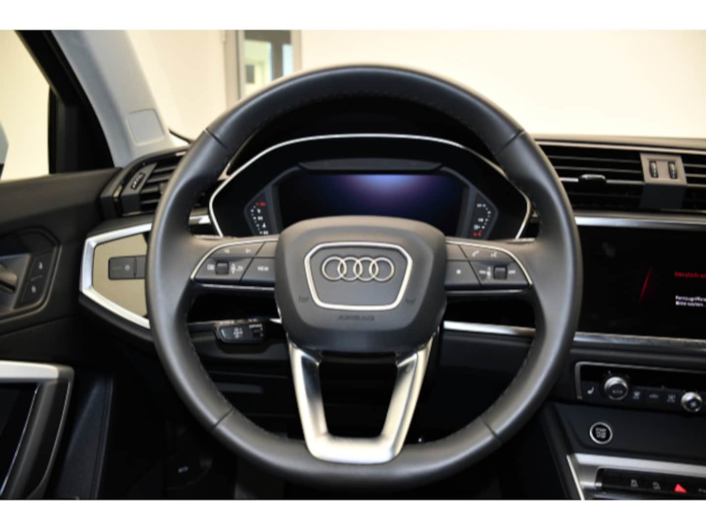 Bild über Audi Q3 TDI 110 kW S tronic - für weitere Informationen kontaktieren Sie den Audi Partner