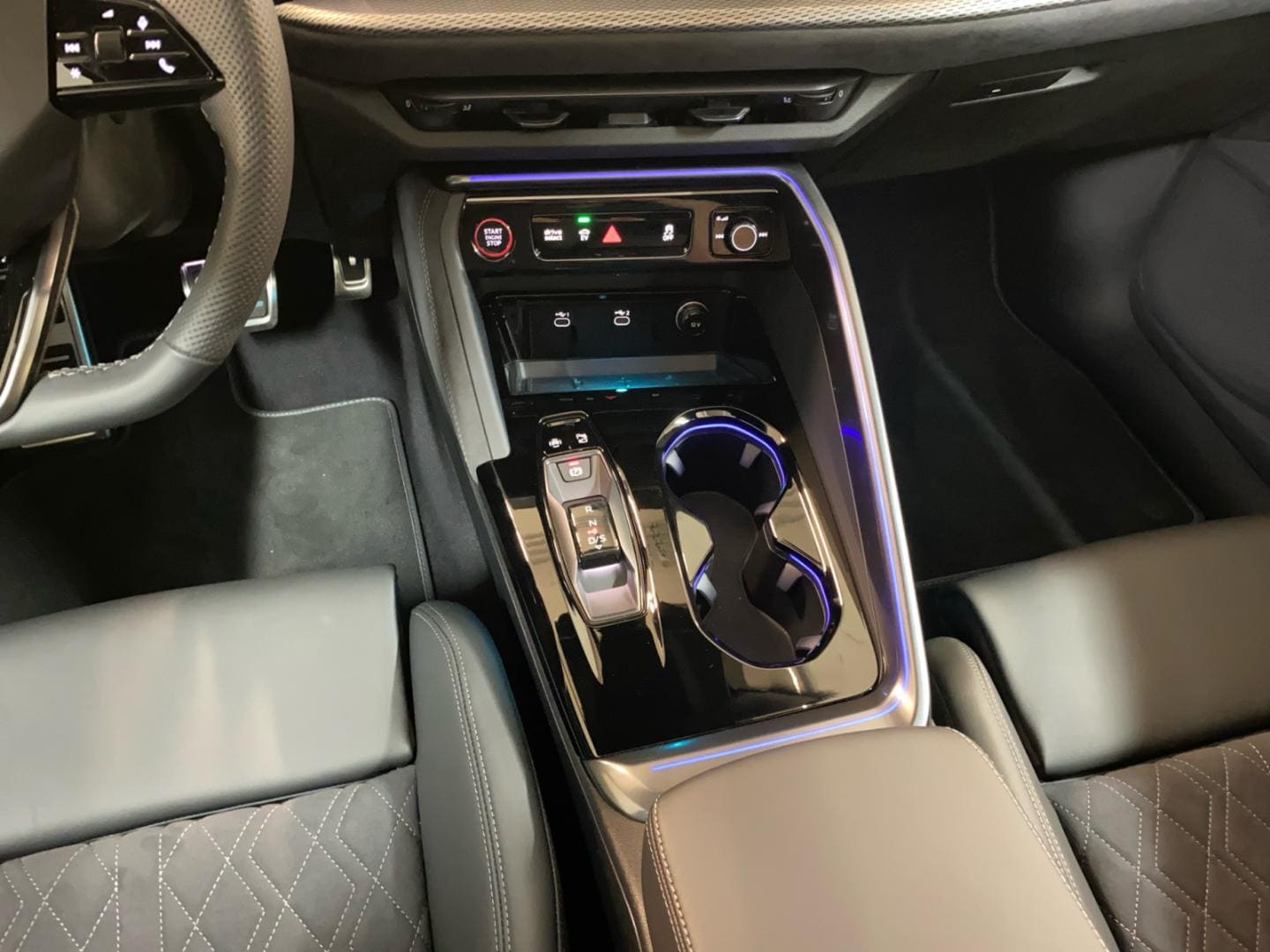 Bild über Audi Q5 Sportback e-hybrid edition one mit Akzenten mythosschwarz e-hybrid quattro 220 kW S tronic - für weitere Informationen kontaktieren Sie den Audi Partner