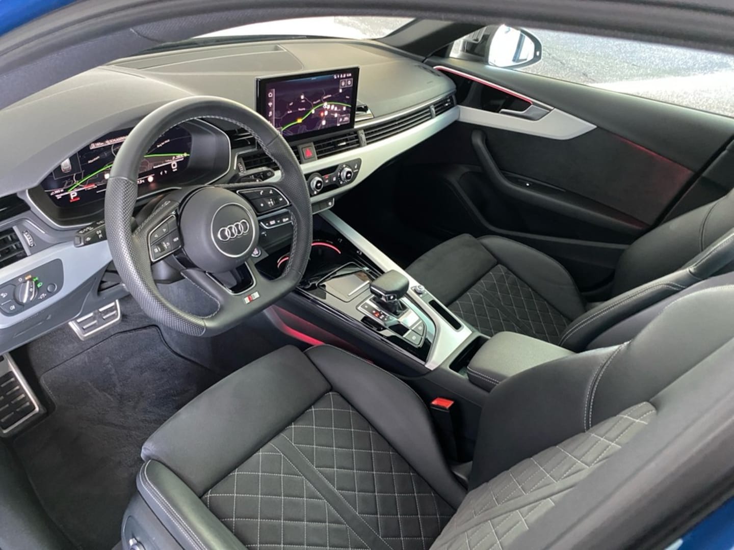 Bild über Audi A4 Avant S line 40 TFSI S tronic - für weitere Informationen kontaktieren Sie den Audi Partner