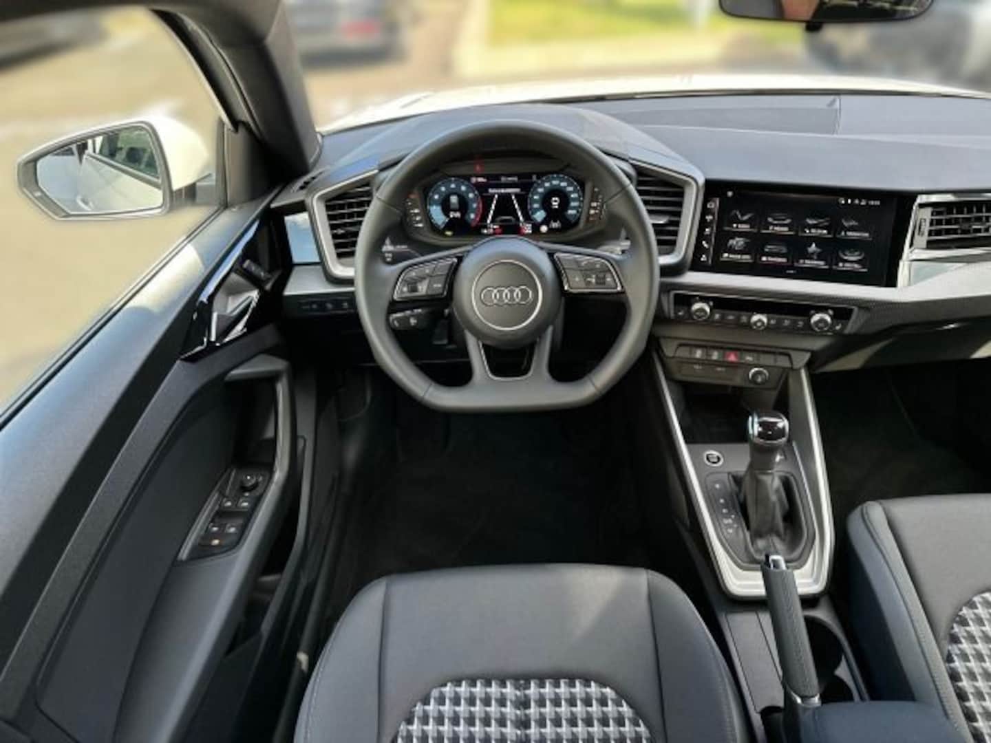 Bild über Audi A1 Sportback advanced 30 TFSI S tronic - für weitere Informationen kontaktieren Sie den Audi Partner