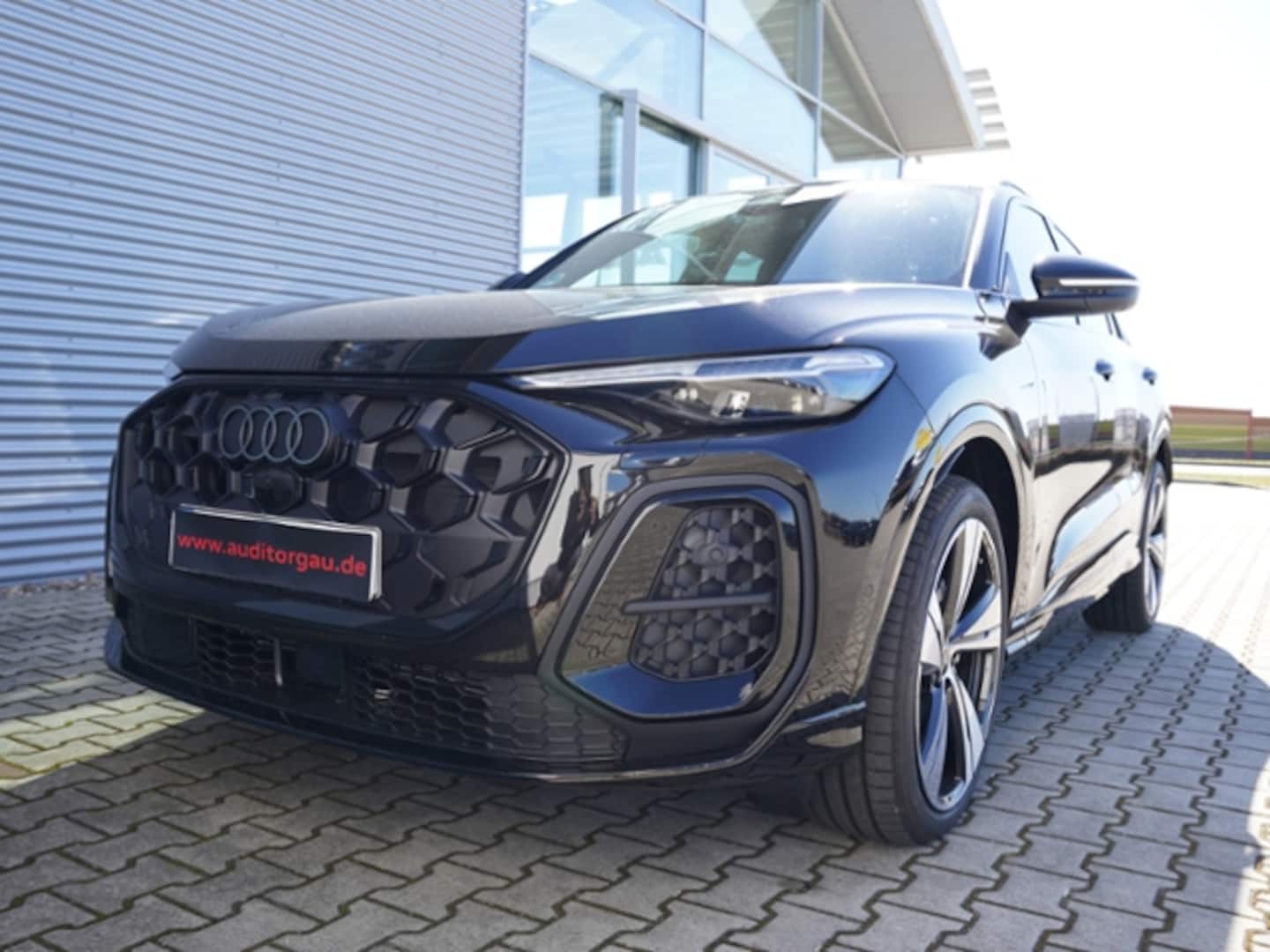 Bild über Audi Q5 SUV TDI quattro 150 kW S tronic - für weitere Informationen kontaktieren Sie den Audi Partner