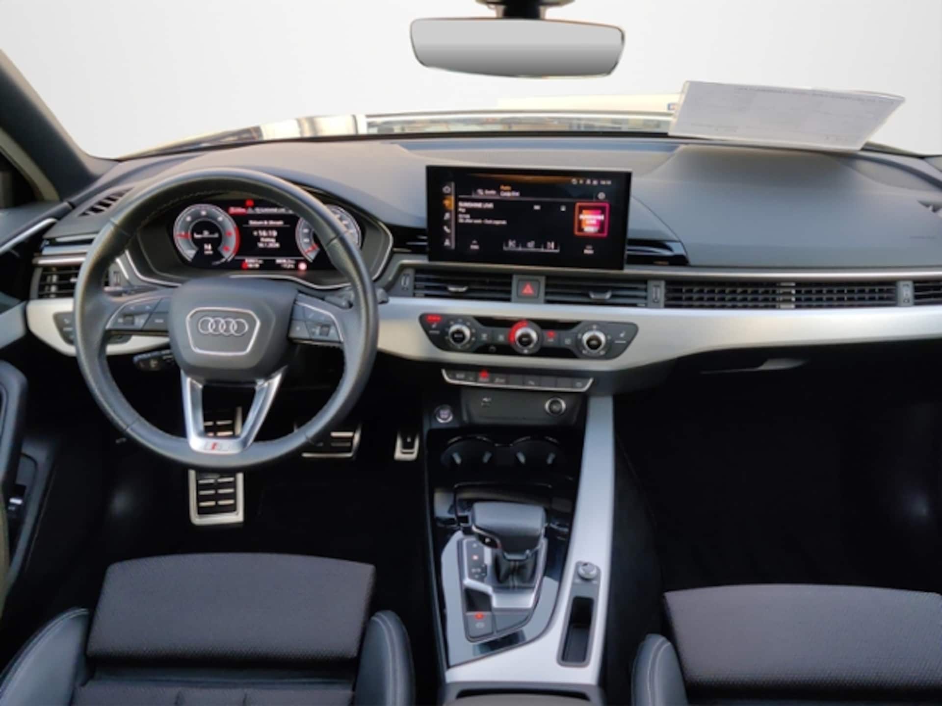 Audi A4 Limousine S line