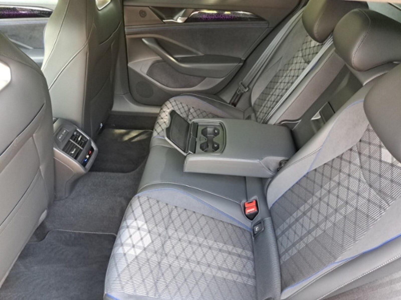 Volkswagen Passat – Bild 15