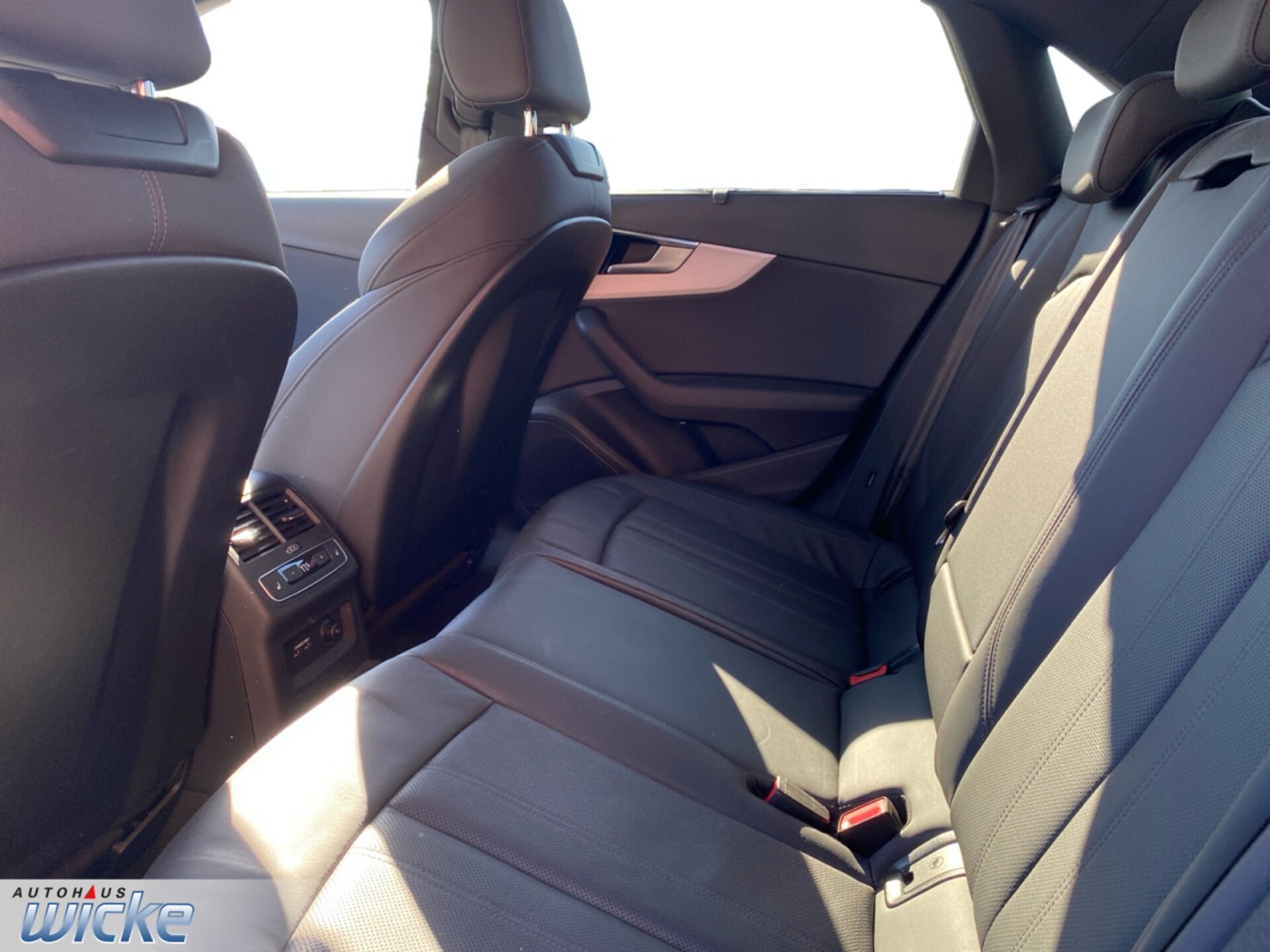 Audi A4 Limousine