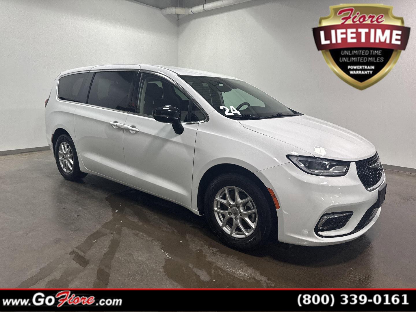 2024 Chrysler Pacifica Touring L's photo
