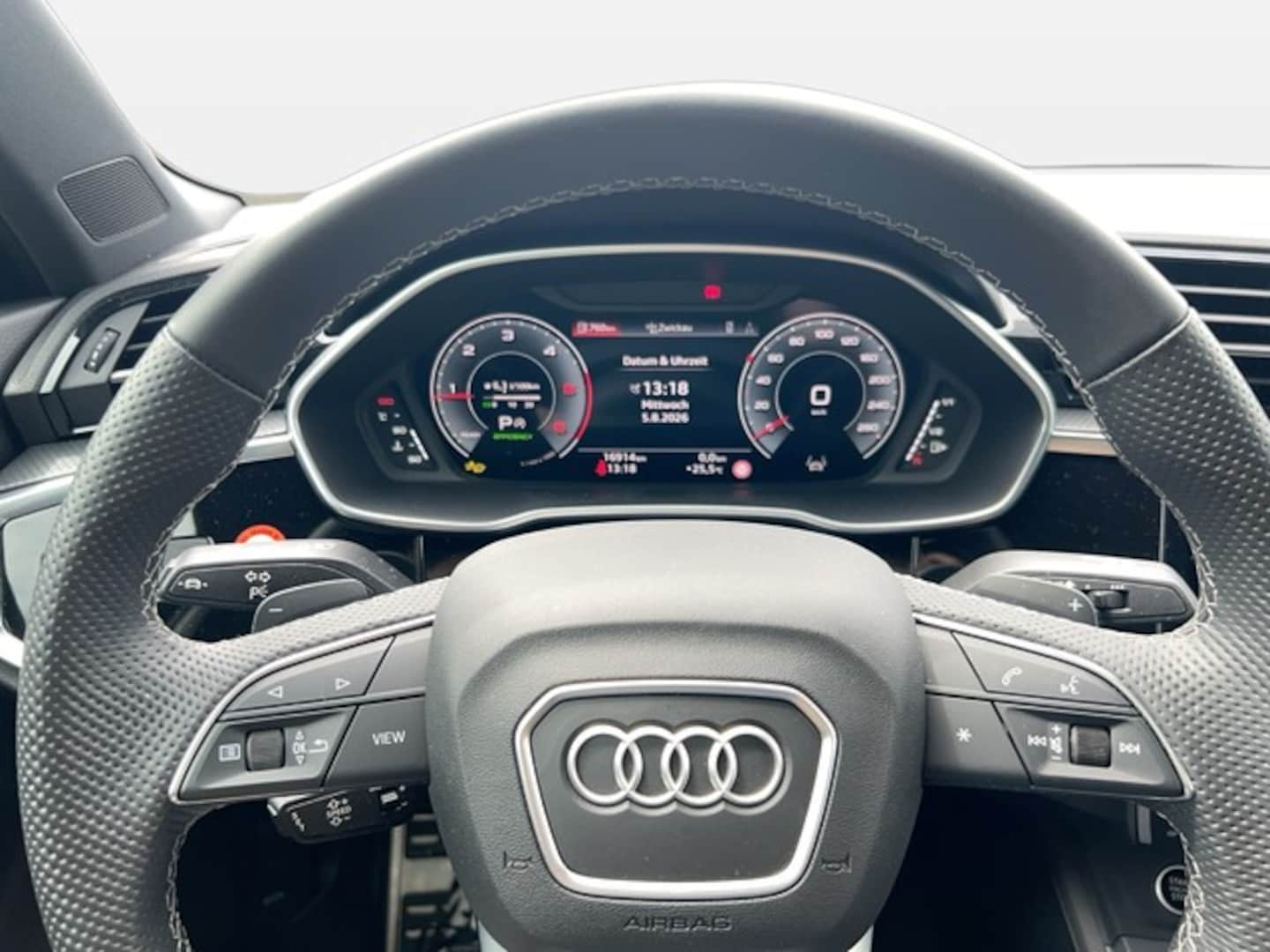 Bild über Audi Q3 S line 40 TDI quattro S tronic - für weitere Informationen kontaktieren Sie den Audi Partner