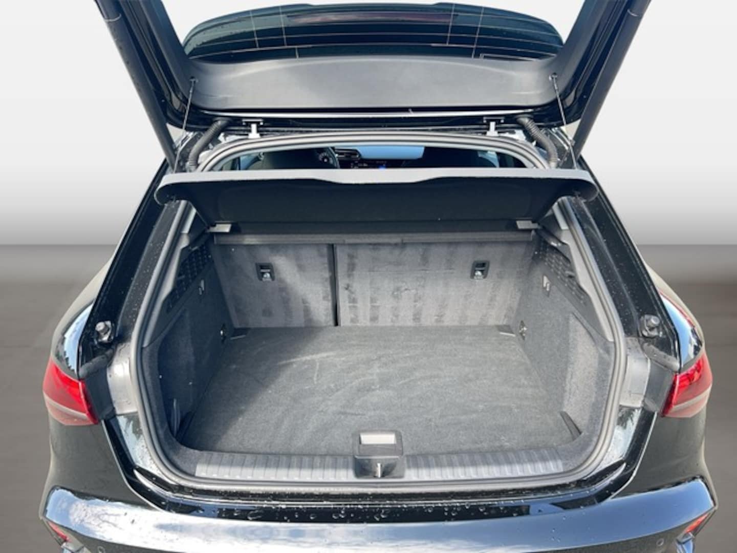 Bild über Audi A3 Sportback S line 30 TFSI Schaltgetriebe - für weitere Informationen kontaktieren Sie den Audi Partner