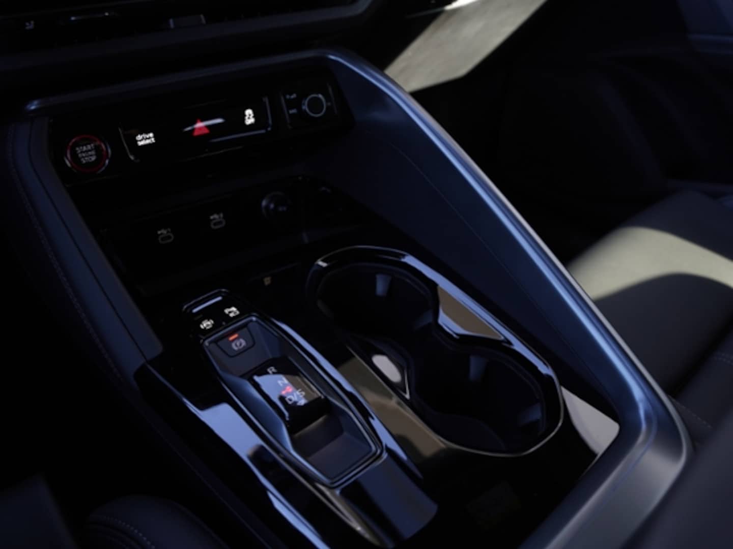 Bild über Audi Q5 SUV TDI quattro 150 kW S tronic - für weitere Informationen kontaktieren Sie den Audi Partner