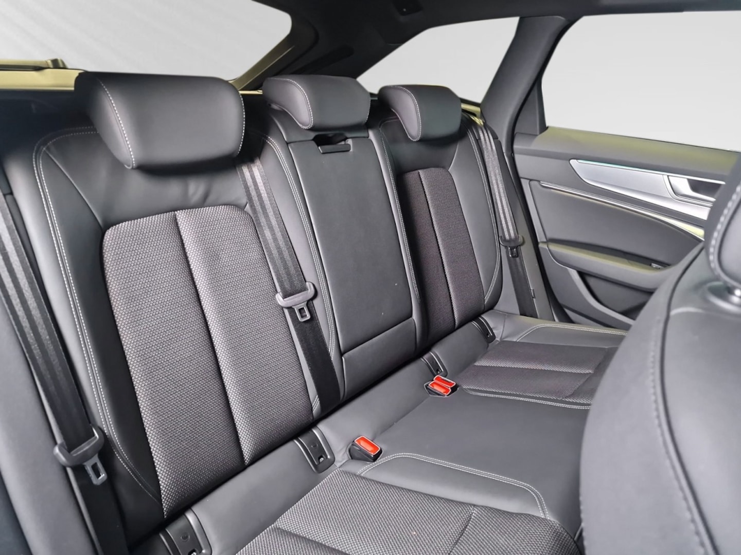 Bild über Audi A6 Avant S line 45 TFSI S tronic - für weitere Informationen kontaktieren Sie den Audi Partner