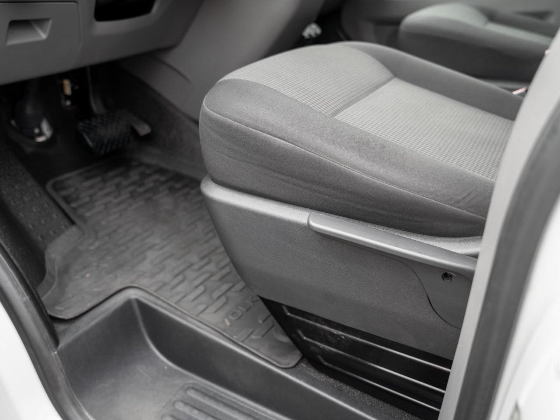 Volkswagen T6.1 Transporter Kasten langer Radstand