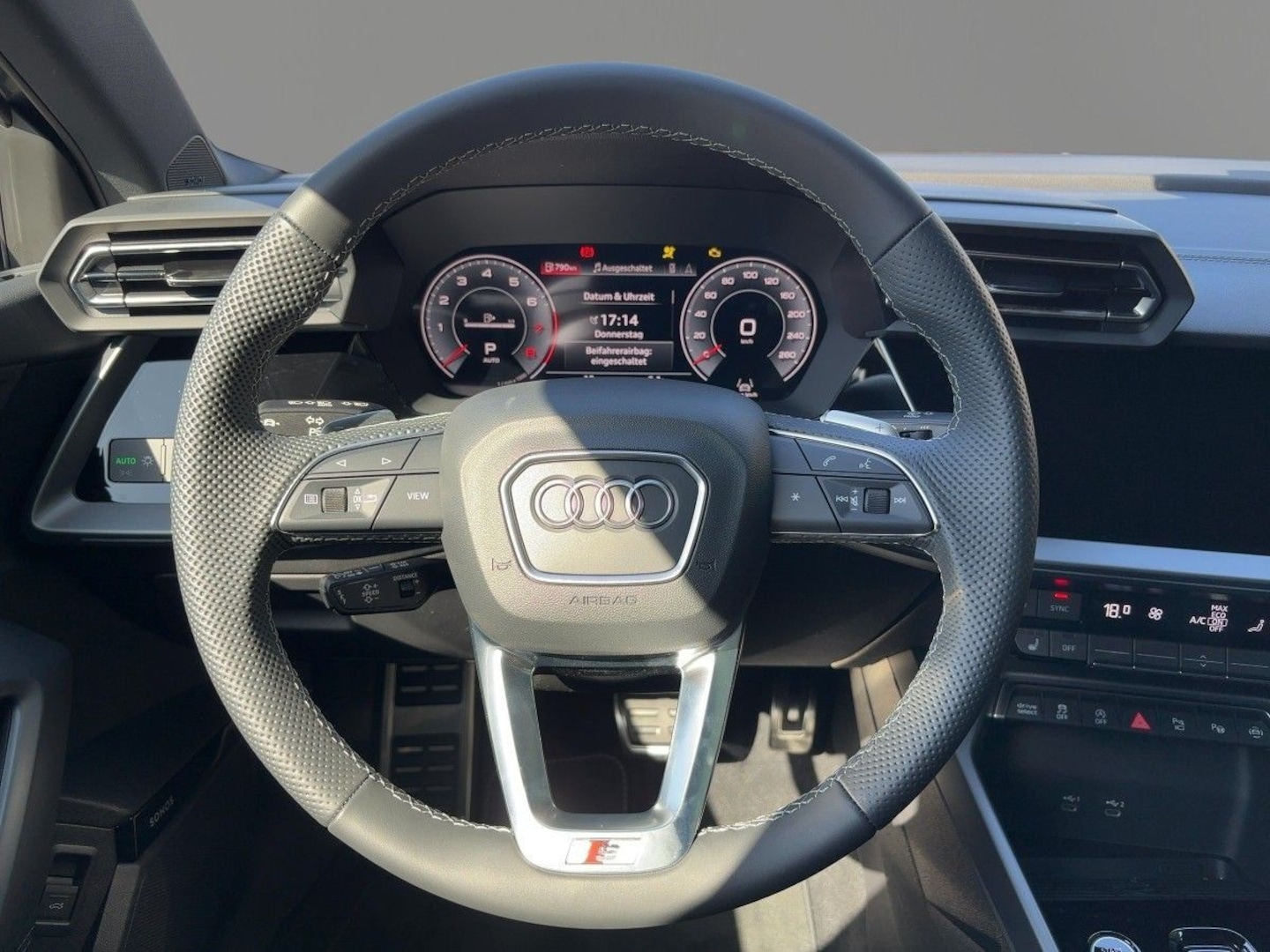 Bild über Audi A3 Limousine TFSI 110 kW S tronic - für weitere Informationen kontaktieren Sie den Audi Partner