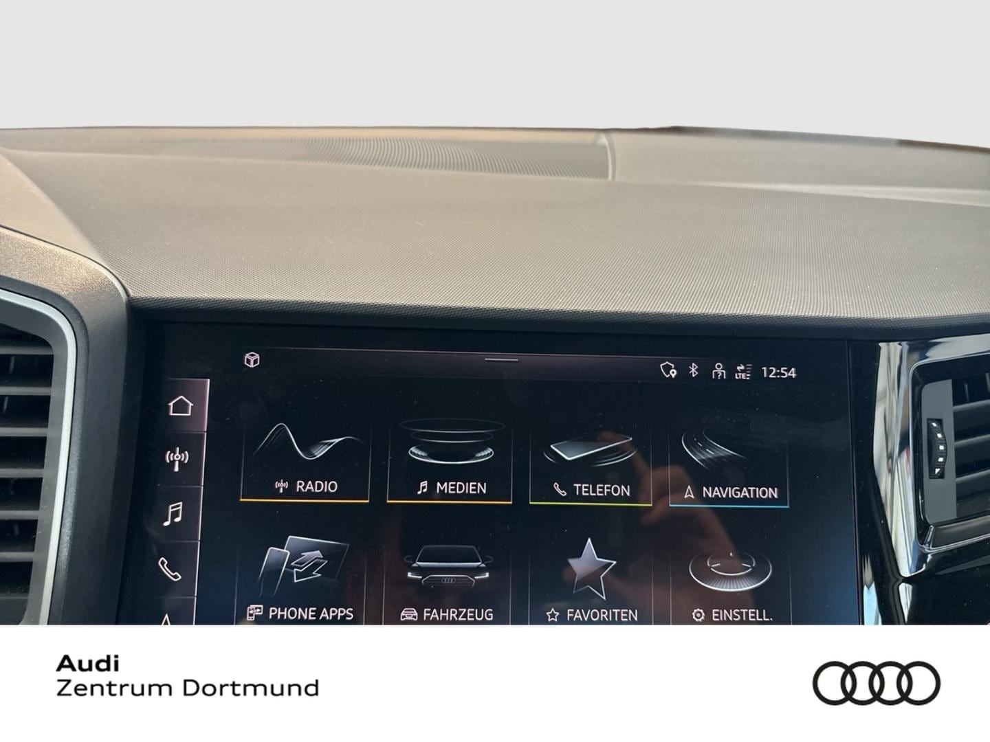 Bild über Audi A1 Sportback S line 30 TFSI Schaltgetriebe - für weitere Informationen kontaktieren Sie den Audi Partner