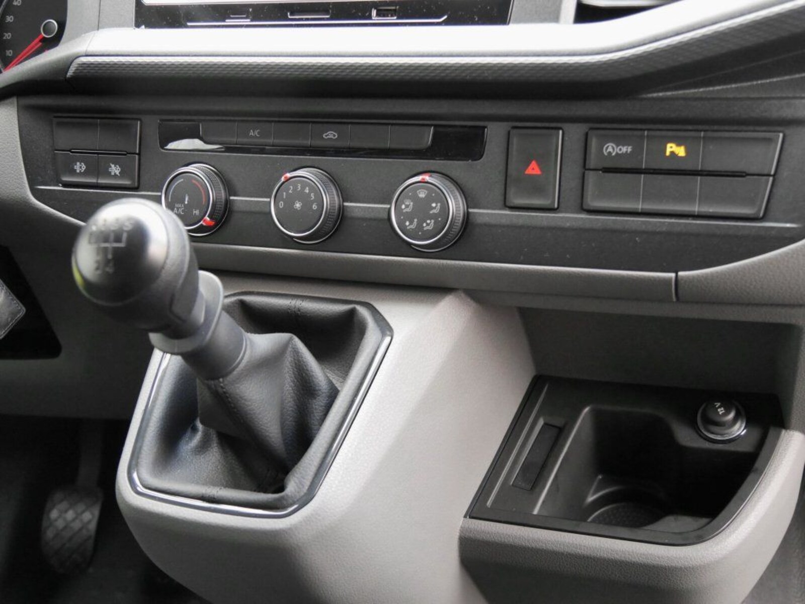 Volkswagen T6.1 Transporter Kasten langer Radstand – Bild 11