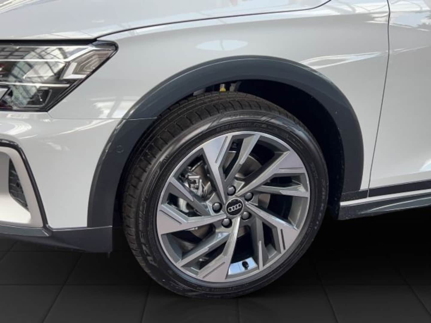 Bild über Audi A3 allstreet 35 TDI S tronic - für weitere Informationen kontaktieren Sie den Audi Partner