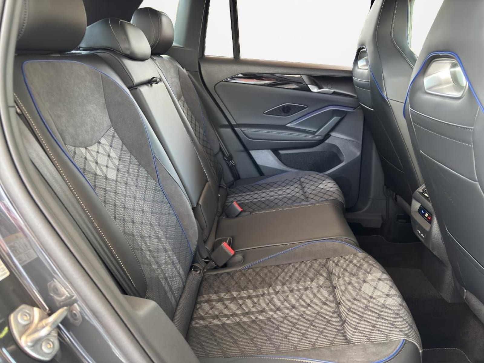 Volkswagen Tiguan – Bild 12