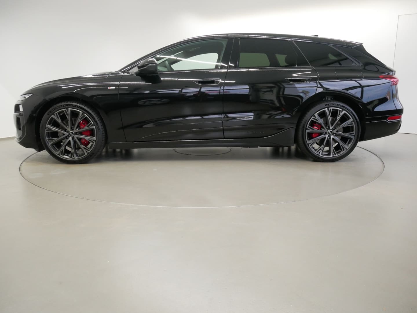 Bild über Audi A6 Avant e-tron e-tron quattro - für weitere Informationen kontaktieren Sie den Audi Partner