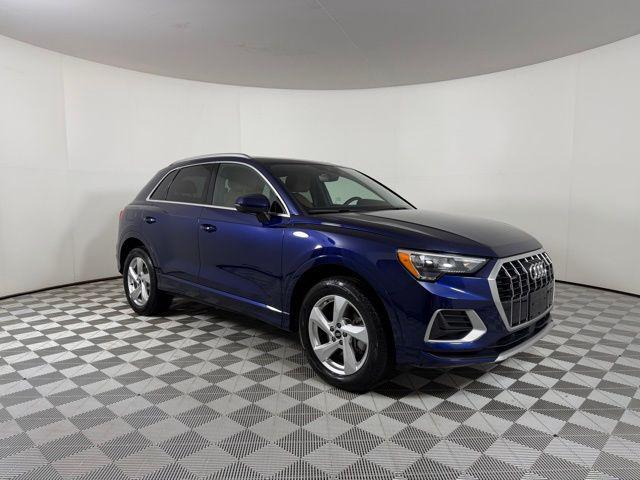 2022 Audi Q3 40 TFSI Premium quattro's photo