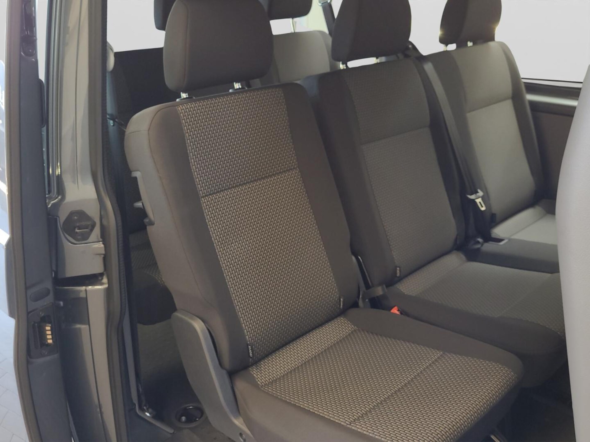 Volkswagen T6.1 Transporter Kombi langer Radstand
