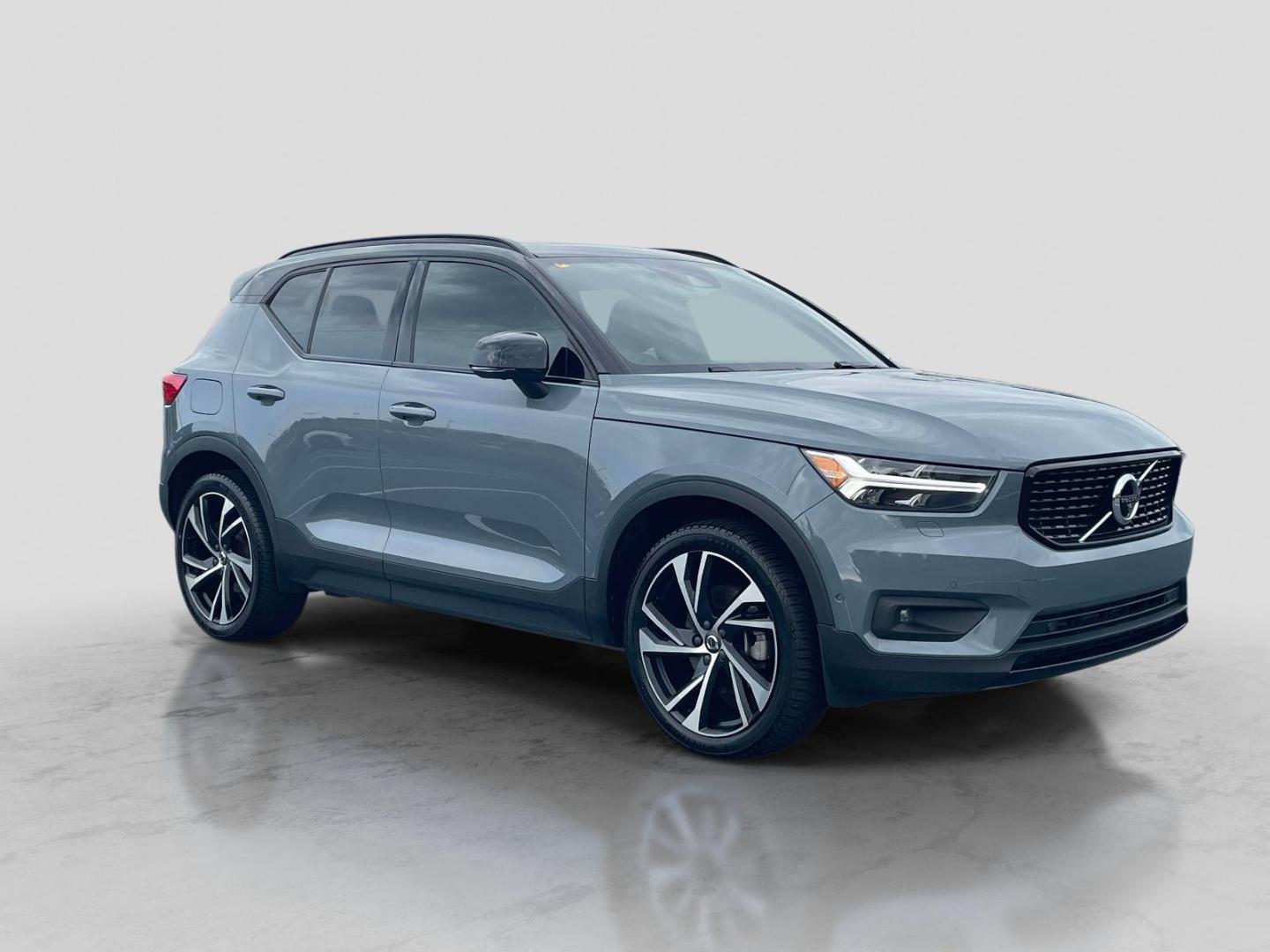 2021 Volvo XC40 T5 R-Design AWD's photo