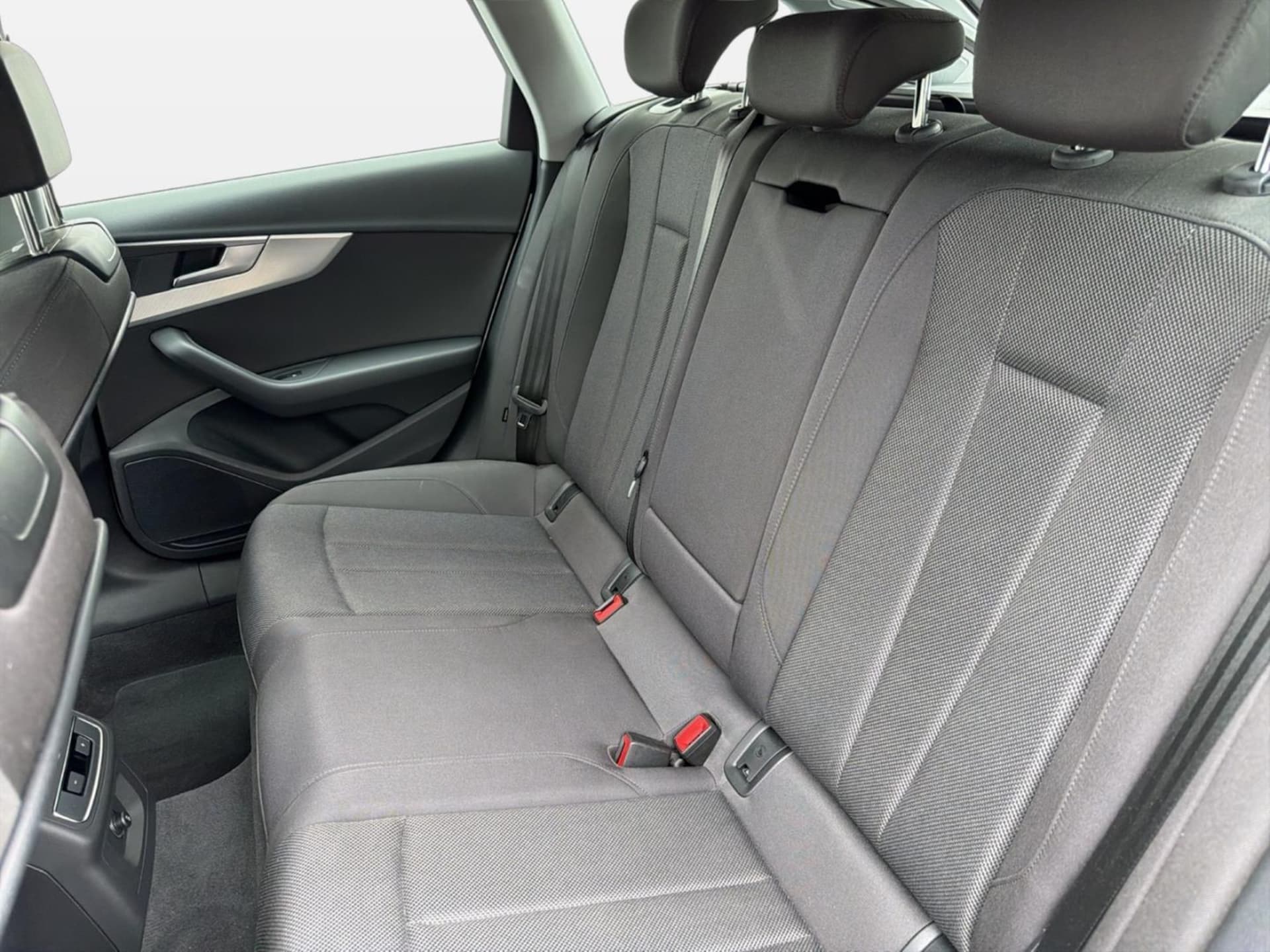 Audi A4 Avant S line