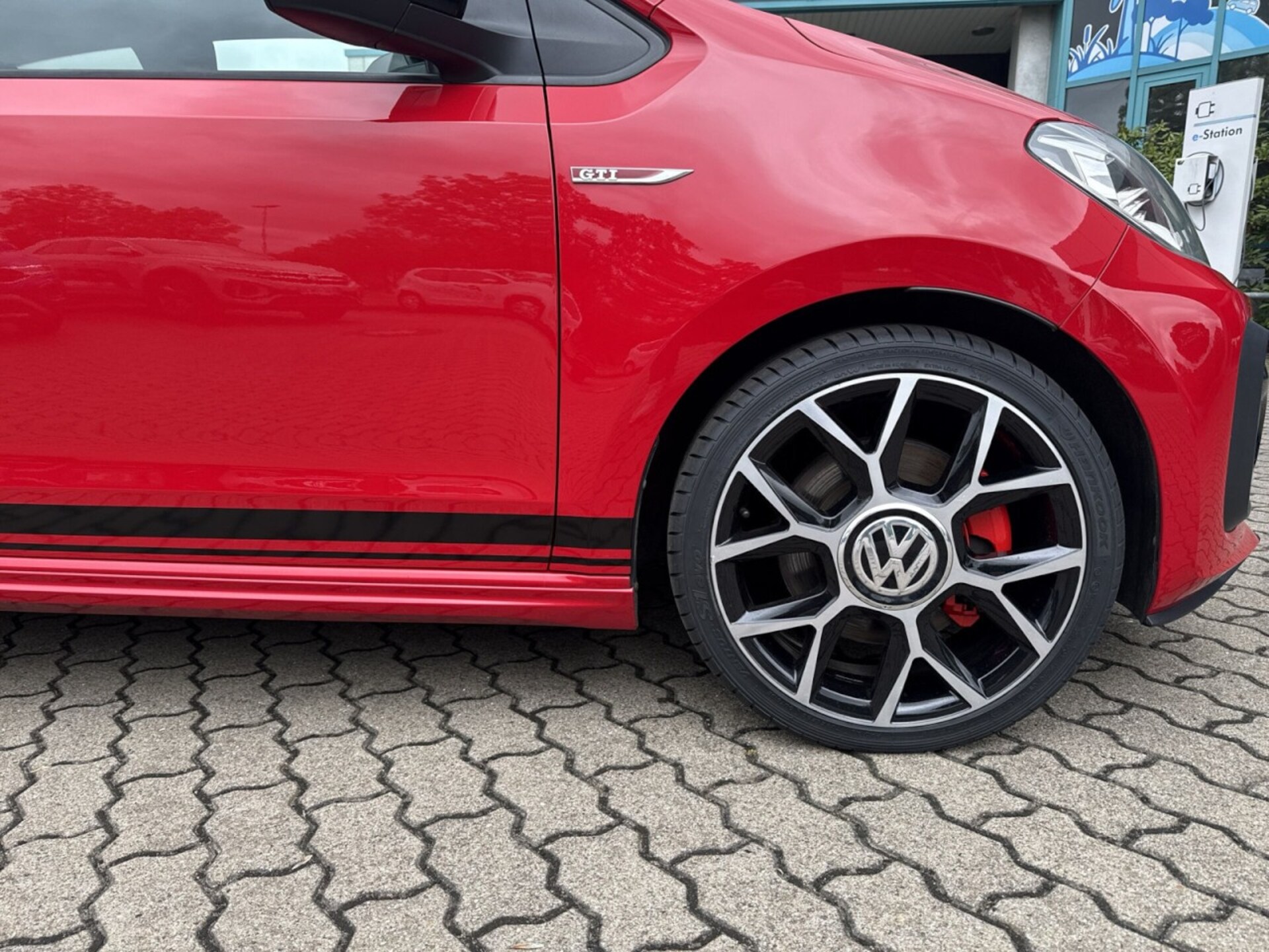 Volkswagen up! GTI