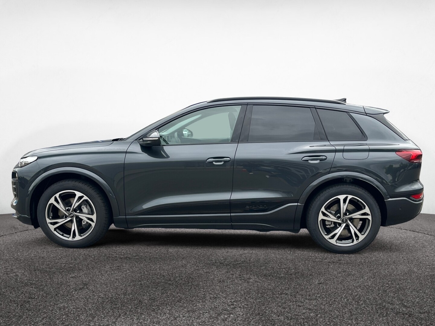 Image about Audi Q6 SUV e-tron e-tron quattro