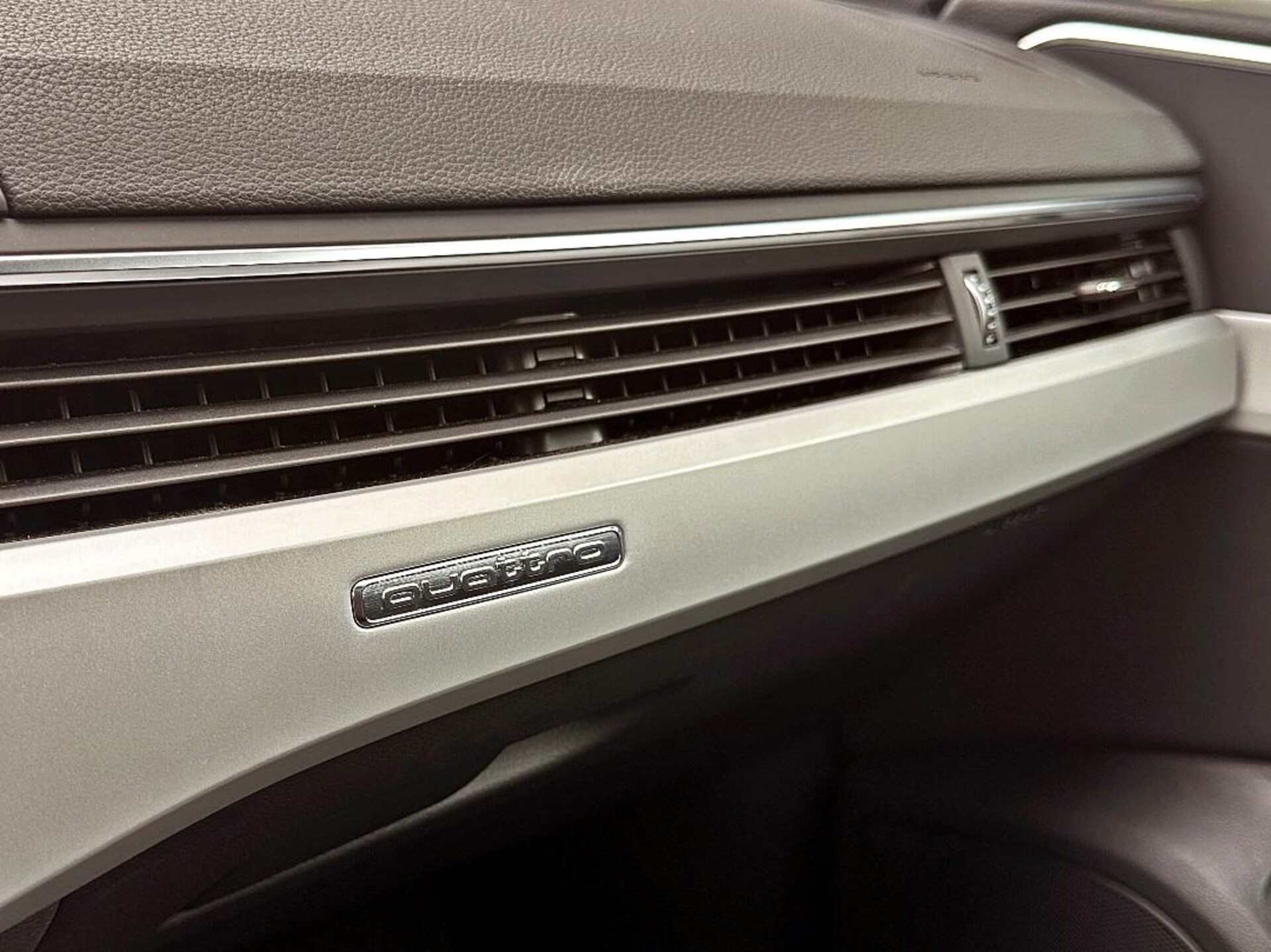 Audi A4 Avant S line