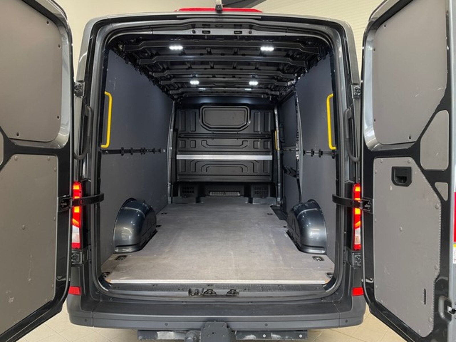Volkswagen Crafter Kasten mittlerer Radstand – Bild 7