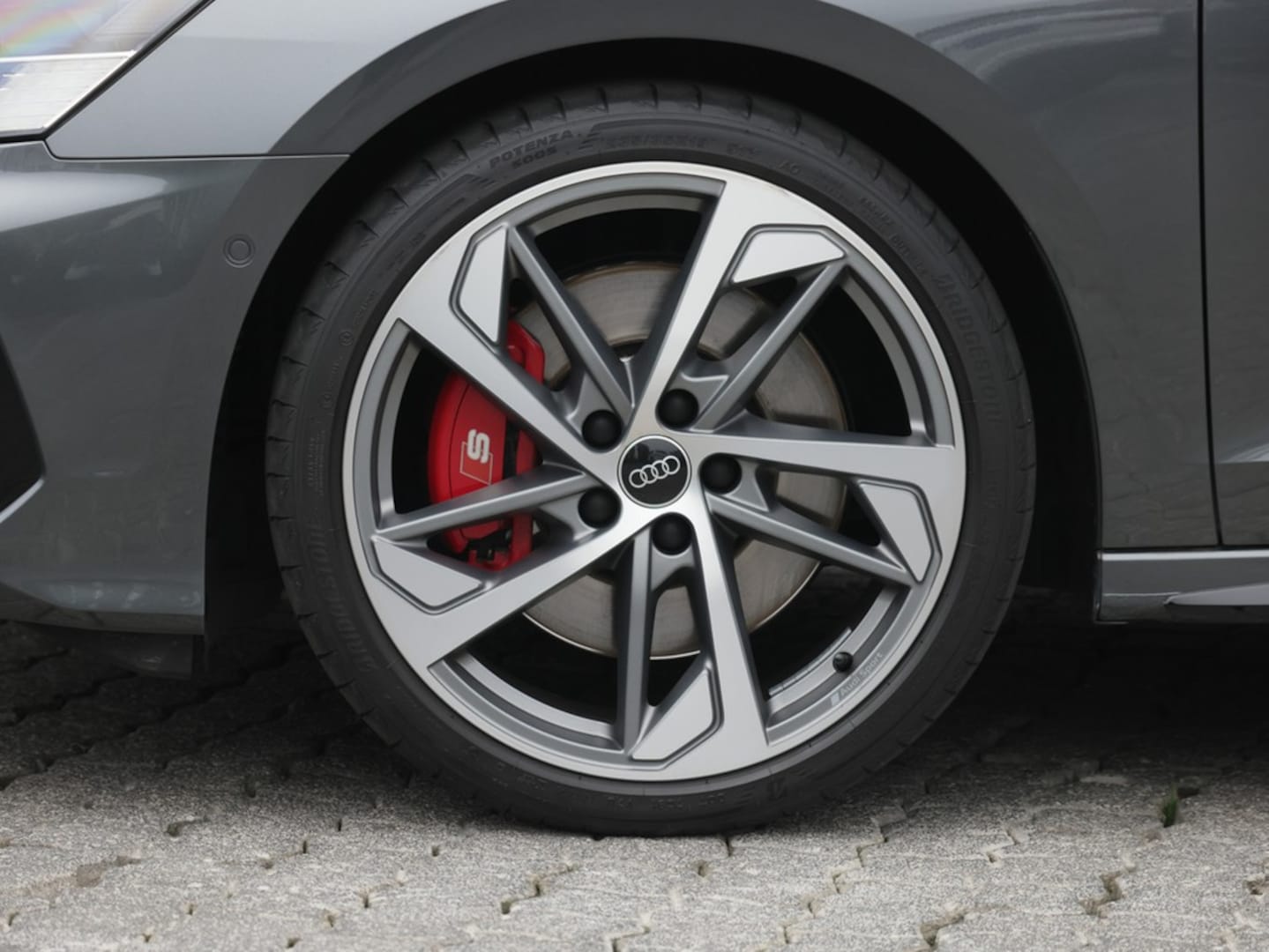 Bild über Audi S3 Limousine TFSI quattro S tronic - für weitere Informationen kontaktieren Sie den Audi Partner