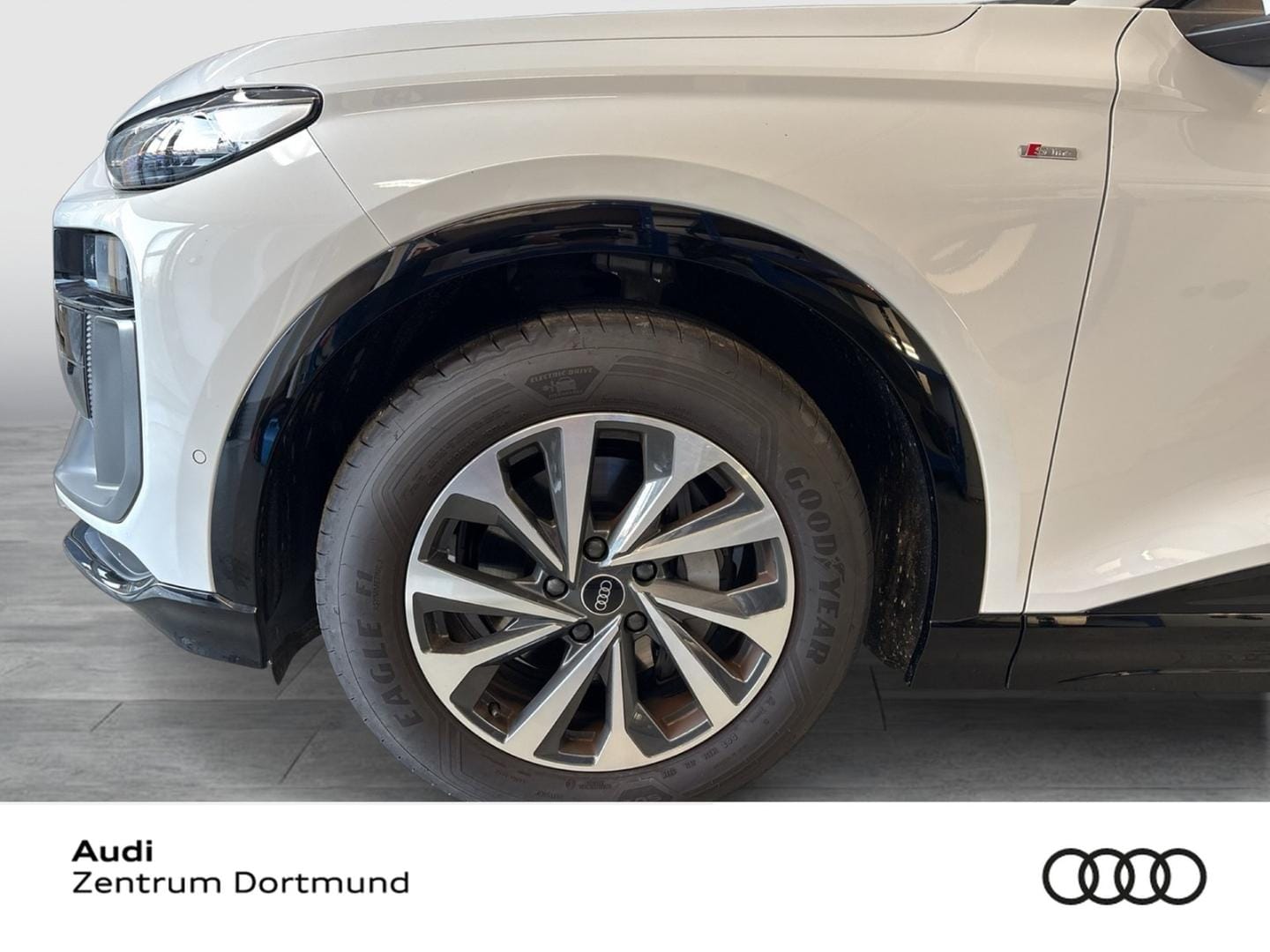 Bild über Audi Q6 SUV e-tron e-tron performance - für weitere Informationen kontaktieren Sie den Audi Partner