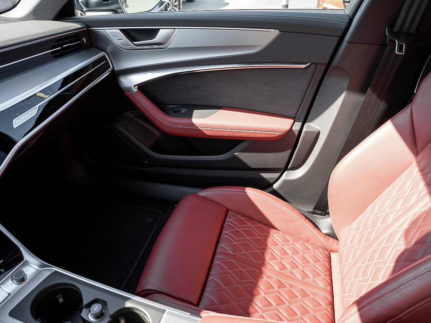 Bild über Audi S6 Avant TDI quattro tiptronic - für weitere Informationen kontaktieren Sie den Audi Partner