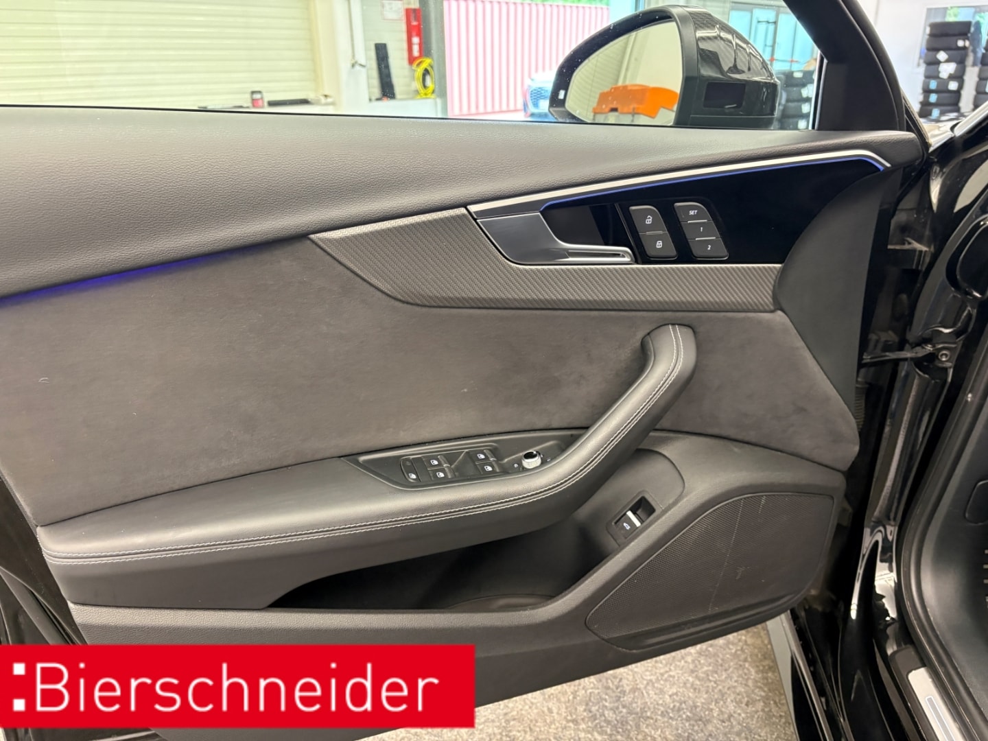 Bild über Audi RS 4 Avant TFSI quattro tiptronic - für weitere Informationen kontaktieren Sie den Audi Partner