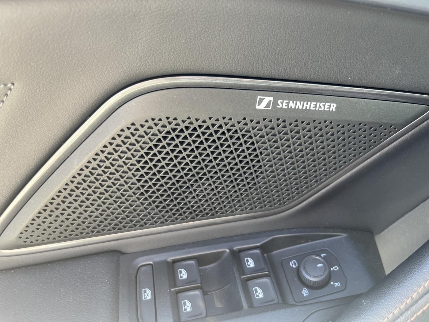 CUPRA Leon Sportstourer 1.5 eTSI DSG 110 kW (150 CV) — photo 11