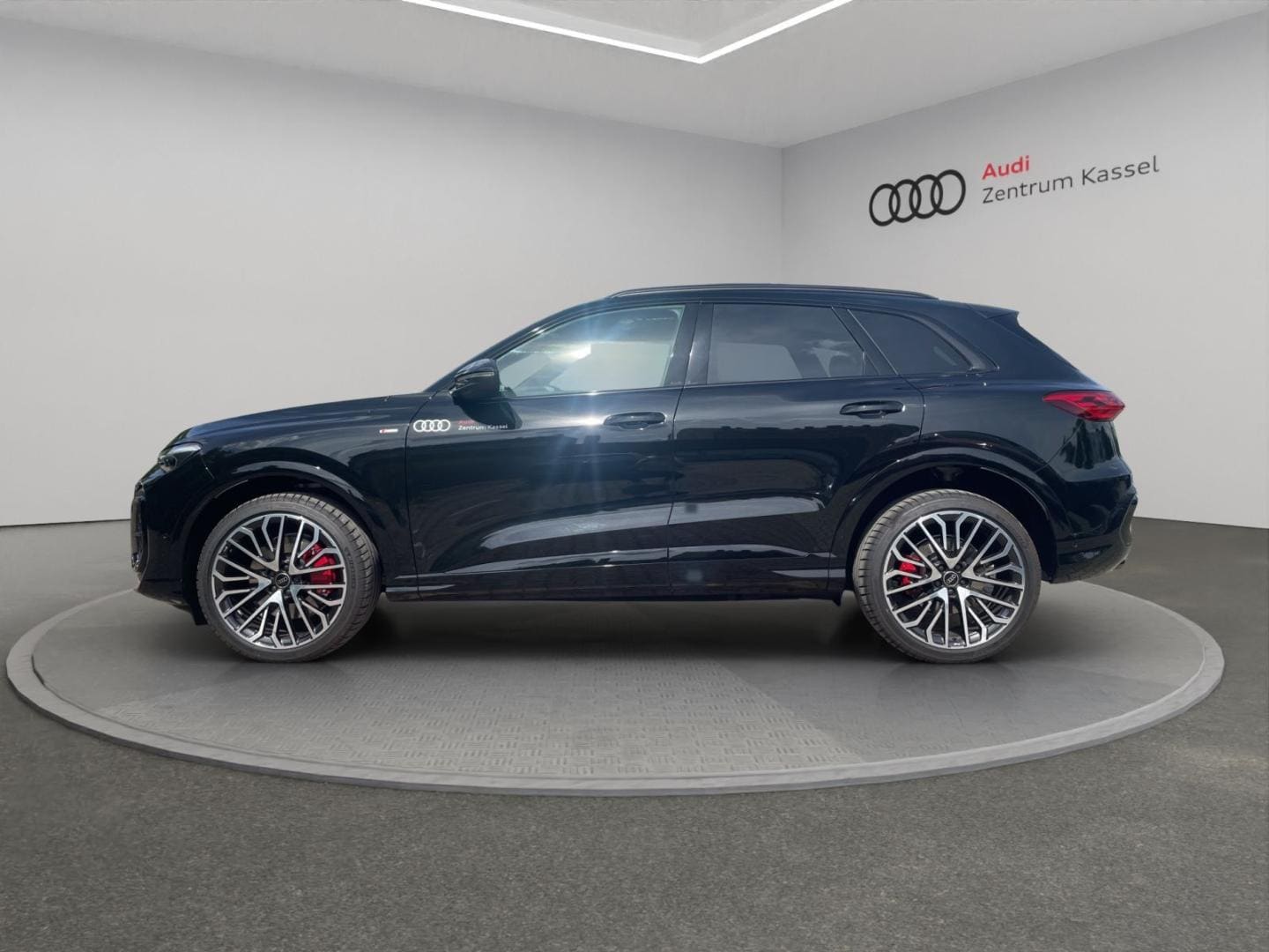 Bild über Audi Q5 SUV TDI quattro 150 kW S tronic - für weitere Informationen kontaktieren Sie den Audi Partner