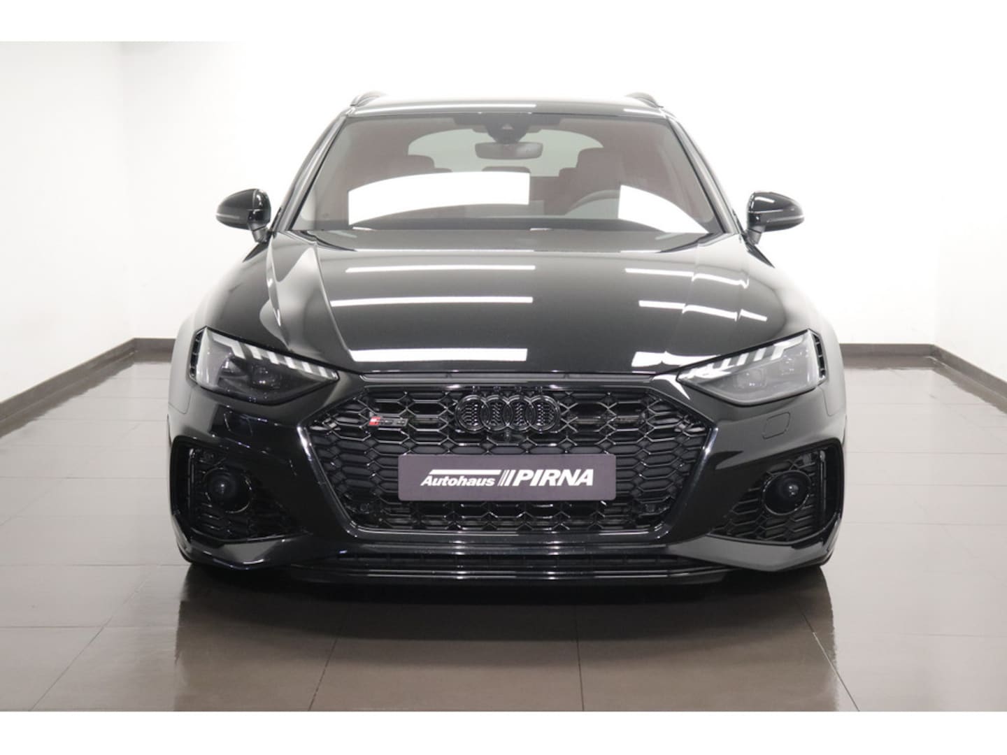 Bild über Audi RS 4 Avant TFSI quattro tiptronic - für weitere Informationen kontaktieren Sie den Audi Partner