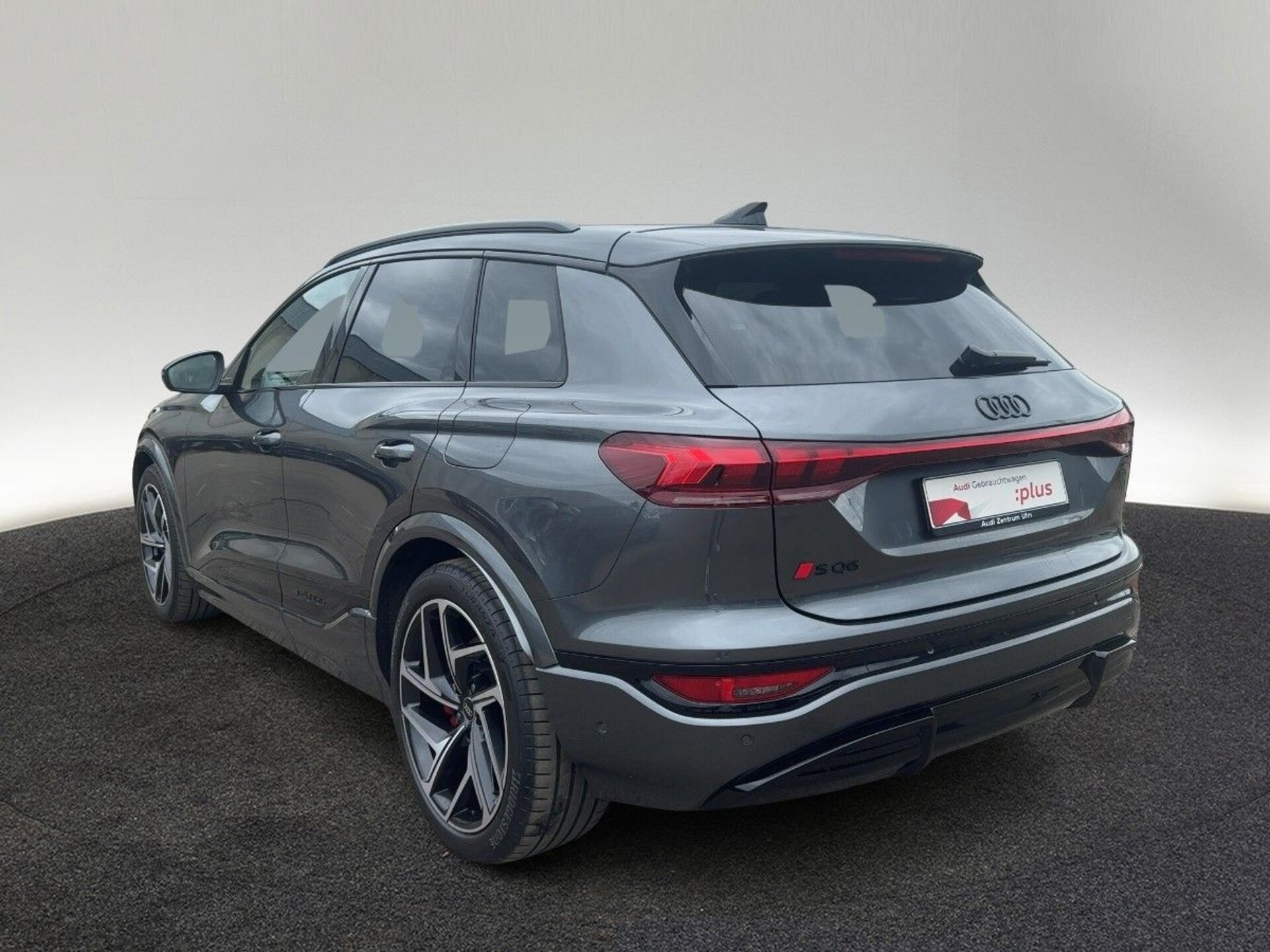 Audi SQ6 SUV e-tron