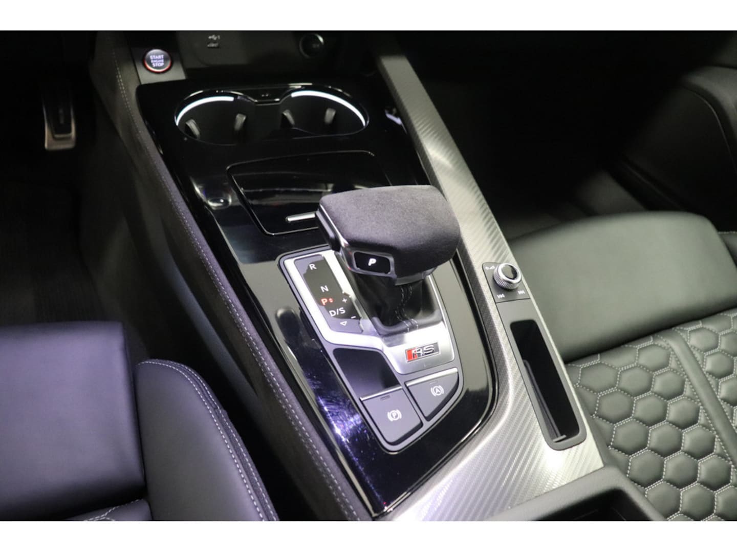 Bild über Audi RS 4 Avant TFSI quattro tiptronic - für weitere Informationen kontaktieren Sie den Audi Partner