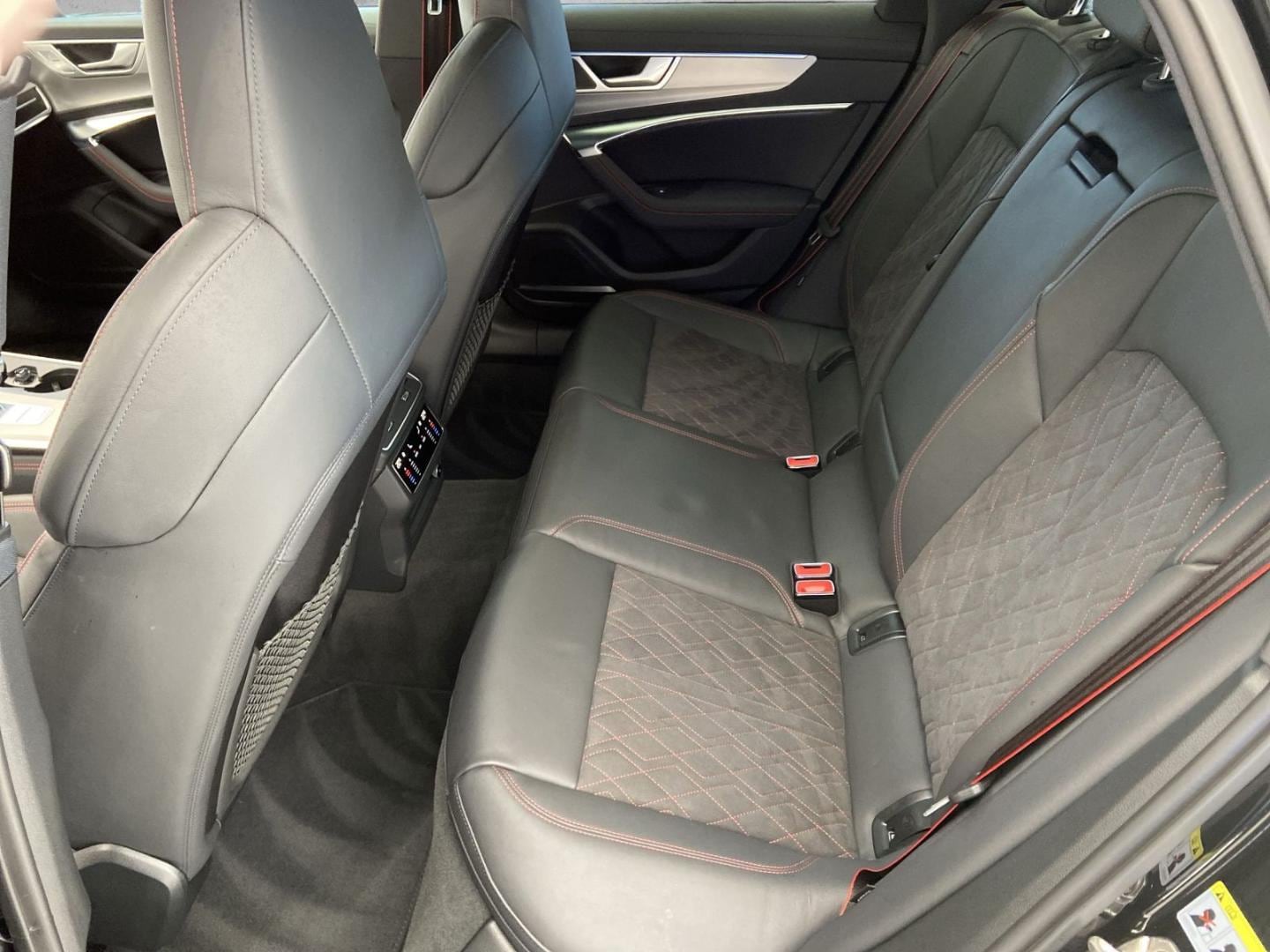 Bild über Audi S6 Avant TDI quattro tiptronic - für weitere Informationen kontaktieren Sie den Audi Partner