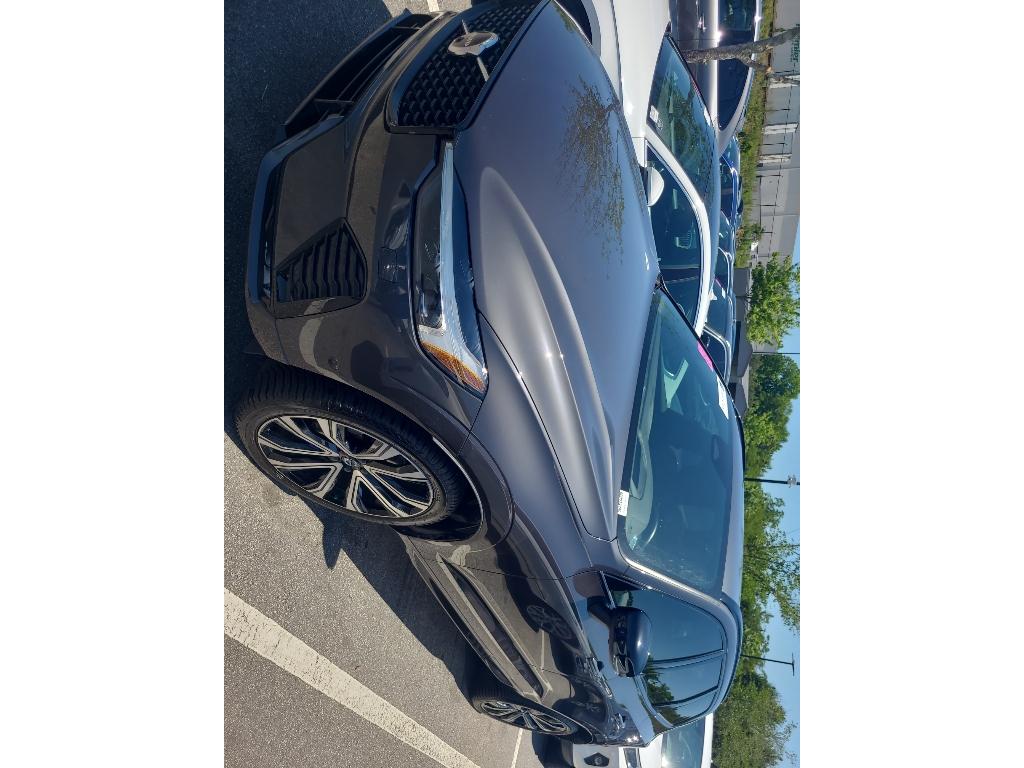 2022 Volvo XC60 B5 R-Design FWD's photo