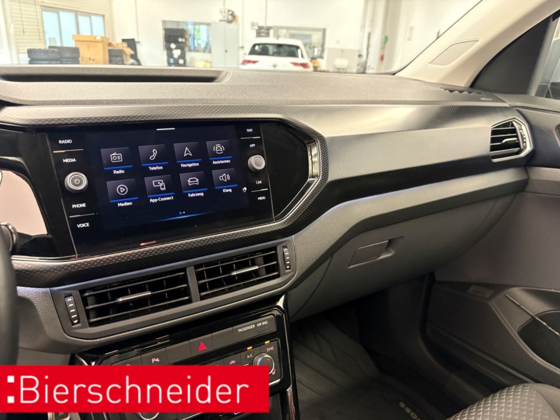 Volkswagen T-Cross United