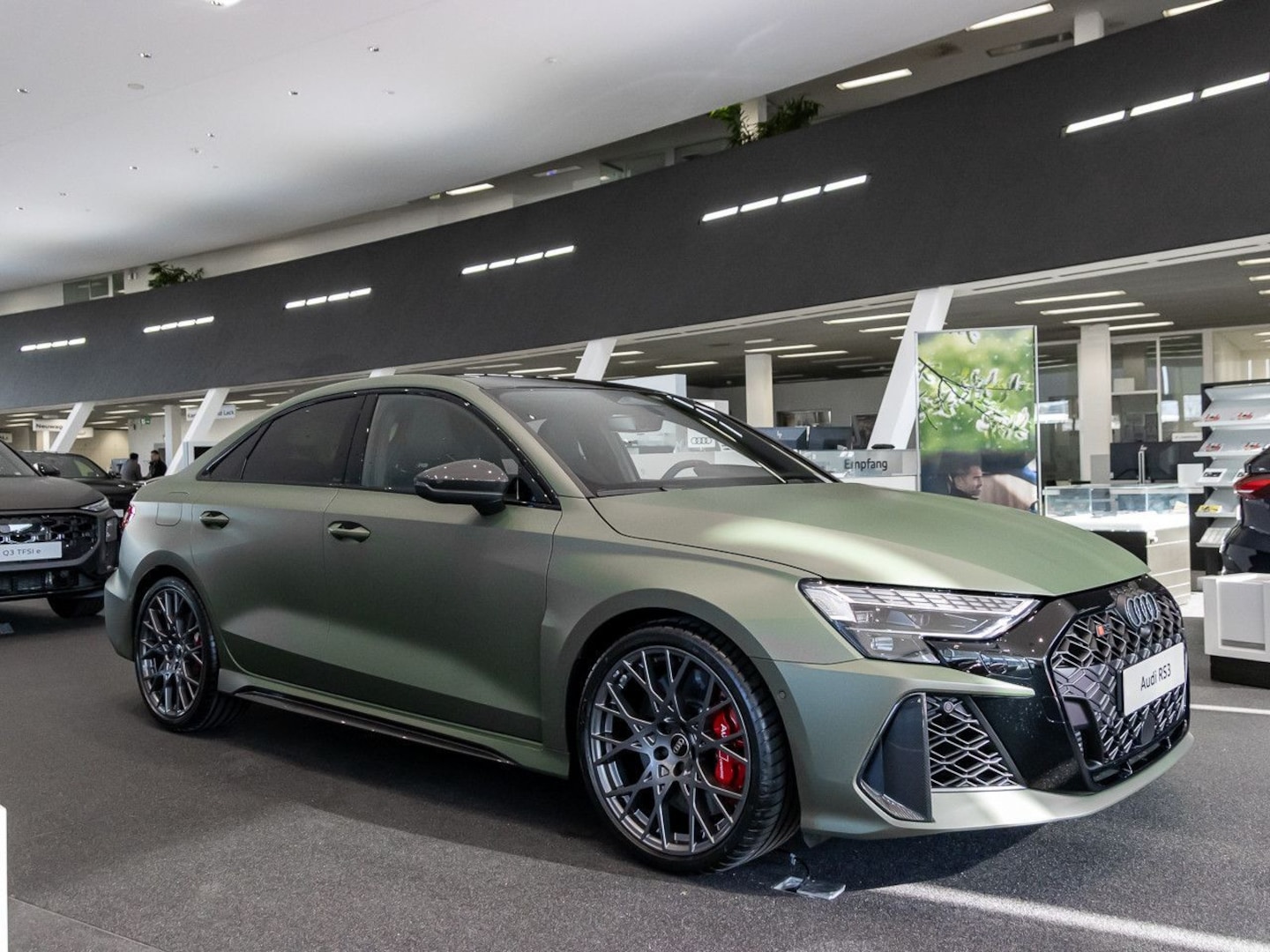 Bild über Audi RS 3 Limousine TFSI quattro 294 kW S tronic - für weitere Informationen kontaktieren Sie den Audi Partner