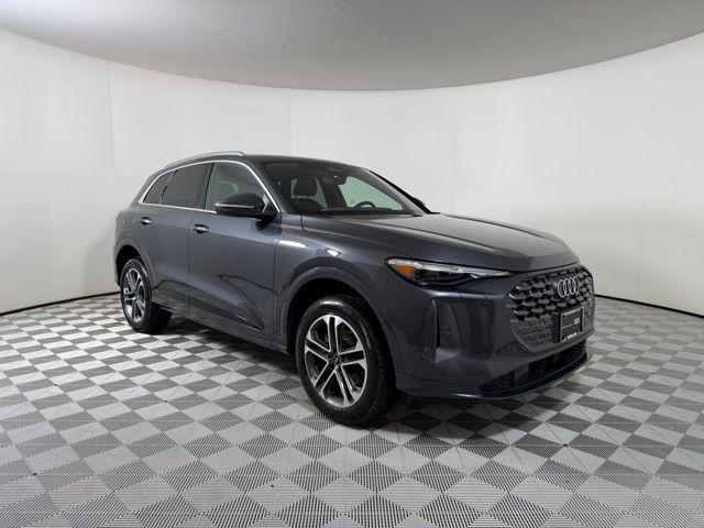 2025 Audi Q5 Premium Plus quattro's photo