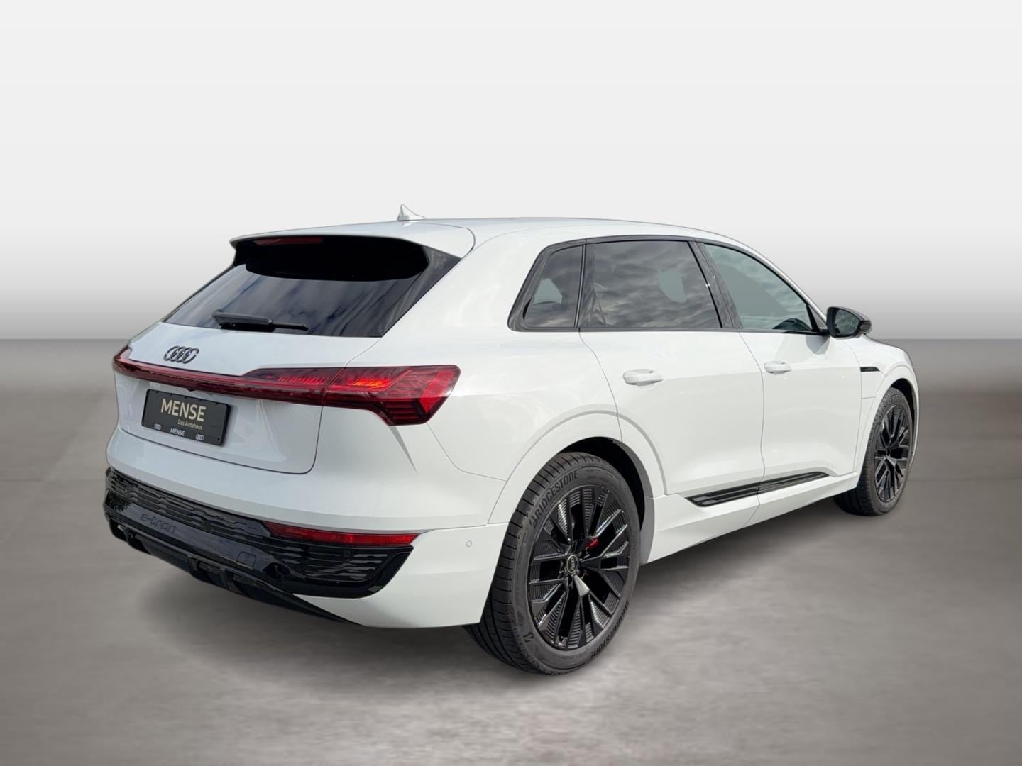 Bild über Audi Q8 e-tron S line 55 e-tron quattro - für weitere Informationen kontaktieren Sie den Audi Partner