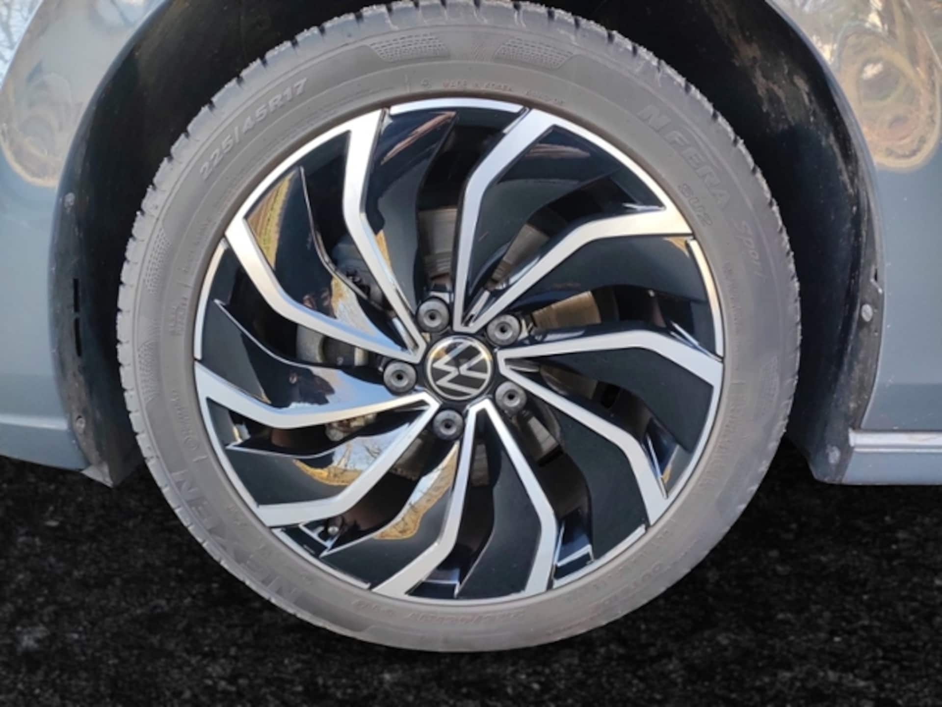 Volkswagen Golf Style