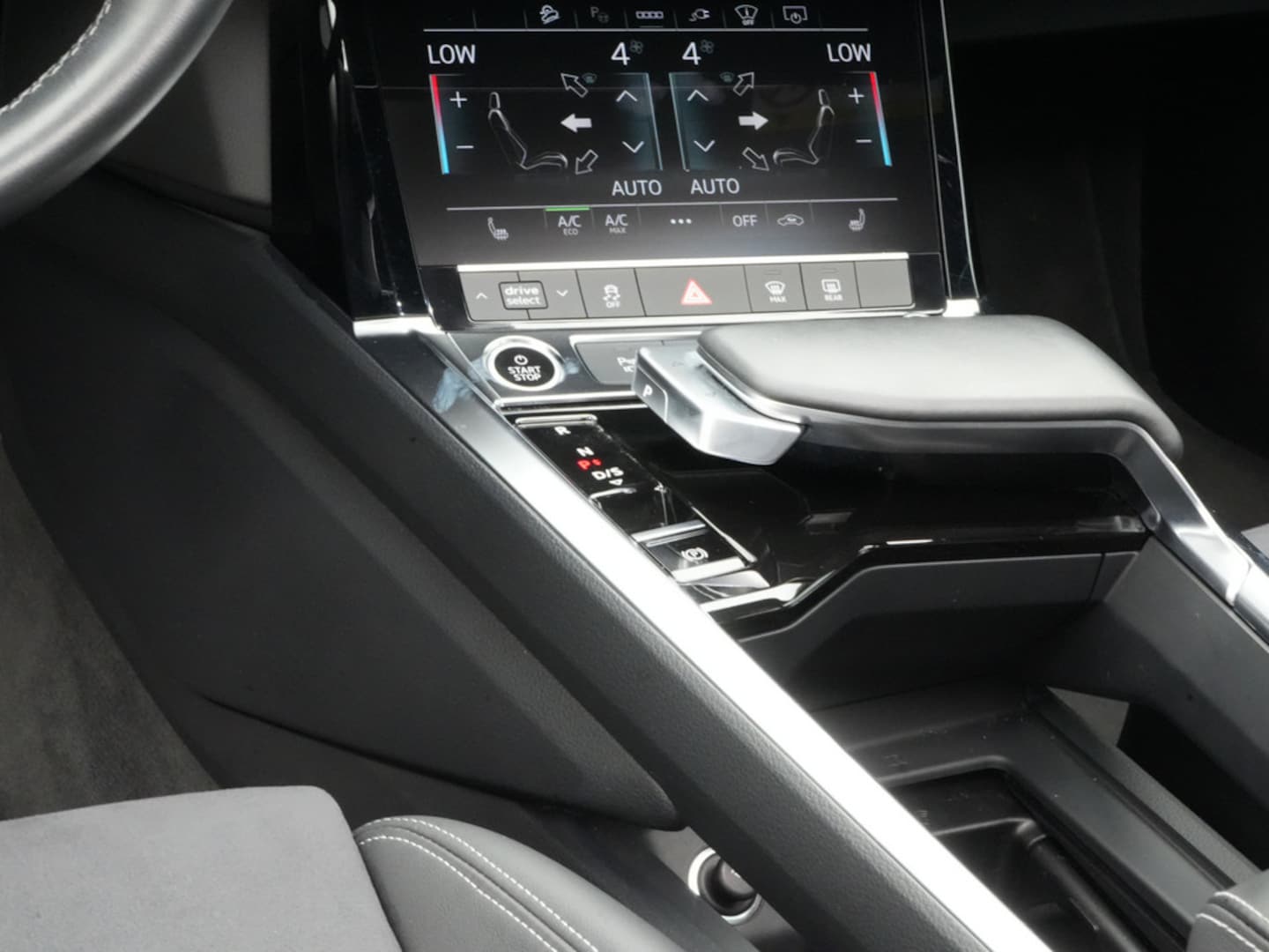 Bild über Audi Q8 e-tron S line 50 e-tron quattro - für weitere Informationen kontaktieren Sie den Audi Partner