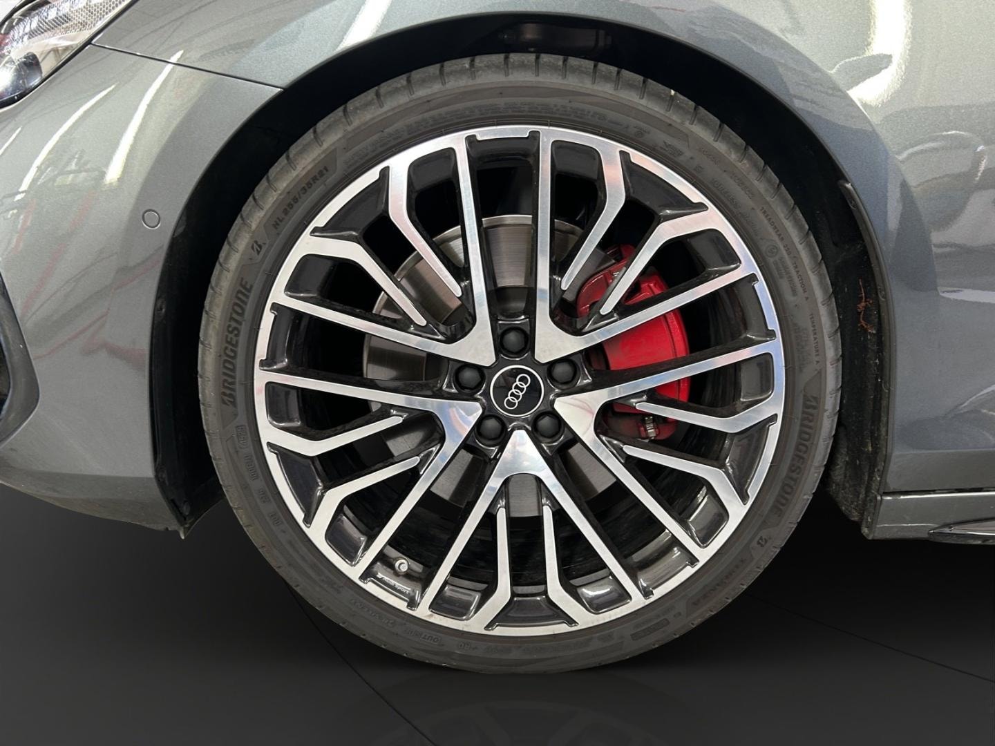 Bild über Audi A6 Avant TDI quattro 220 kW S tronic - für weitere Informationen kontaktieren Sie den Audi Partner