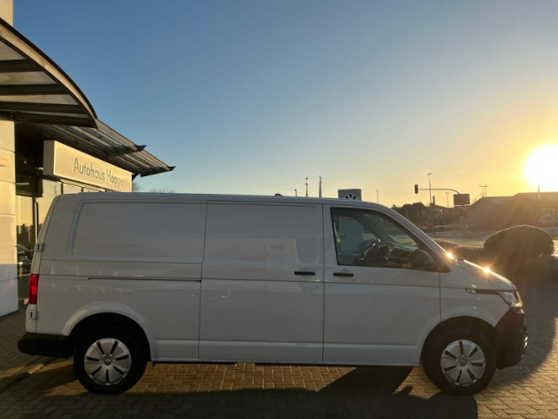 Volkswagen T6.1 Transporter Kasten langer Radstand