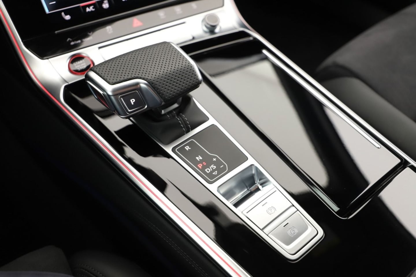 Bild über Audi RS 6 Avant TFSI quattro tiptronic - für weitere Informationen kontaktieren Sie den Audi Partner