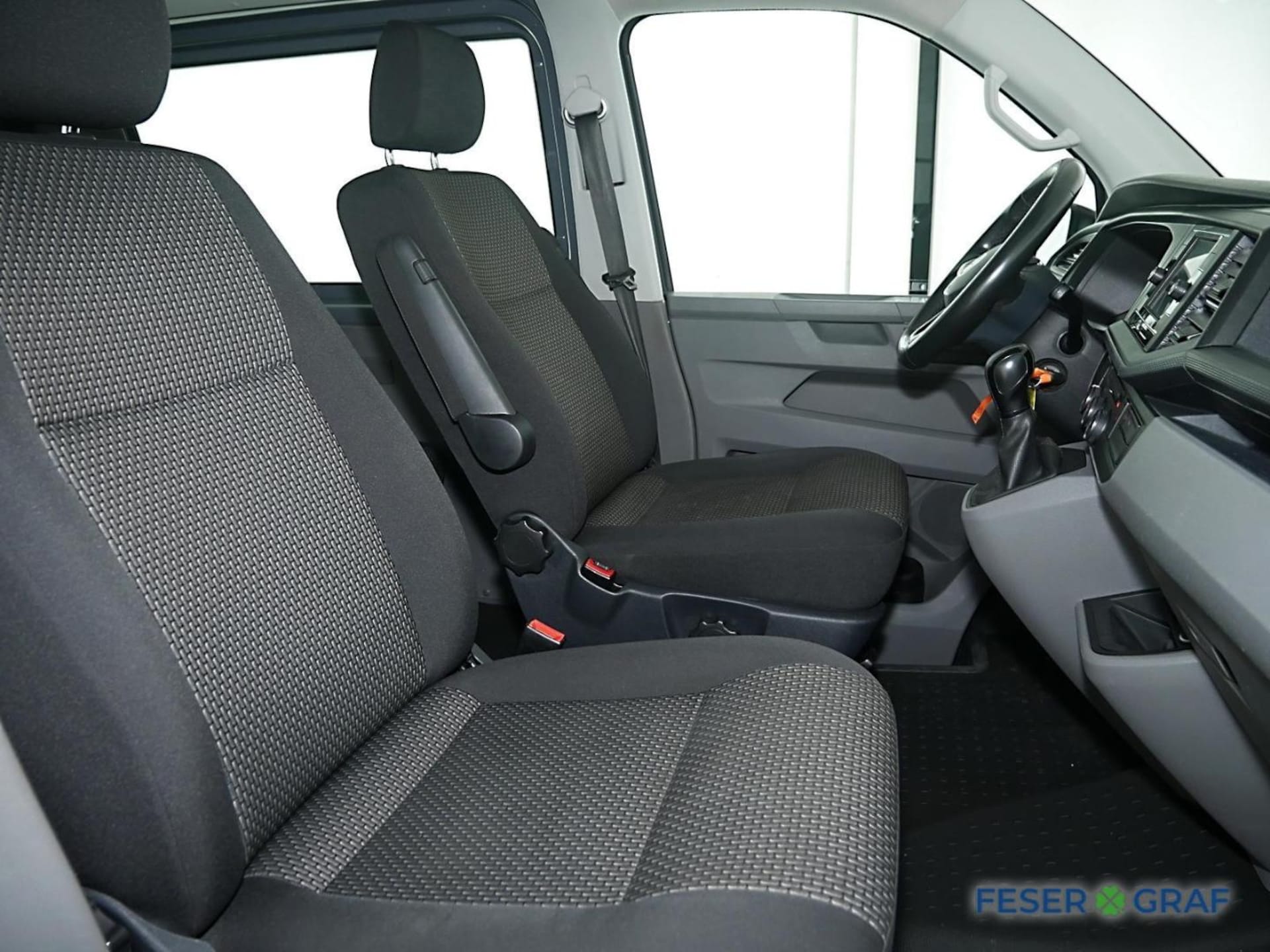 Volkswagen T6.1 Transporter Kombi langer Radstand